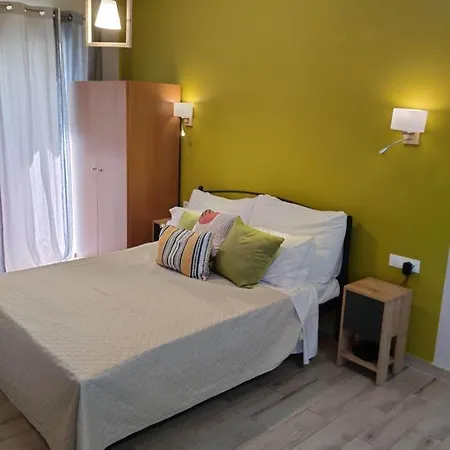 Nest * Kremastí