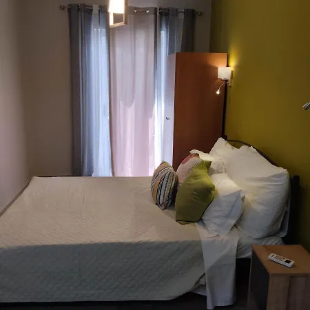 Nest Kremastí